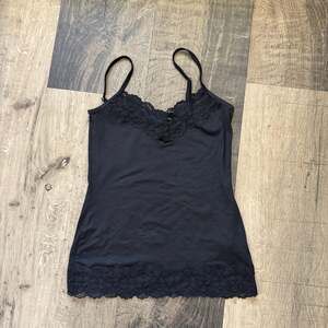 White House Black Market Black Lace Trim Camisole Tank Top Y2K preppy
